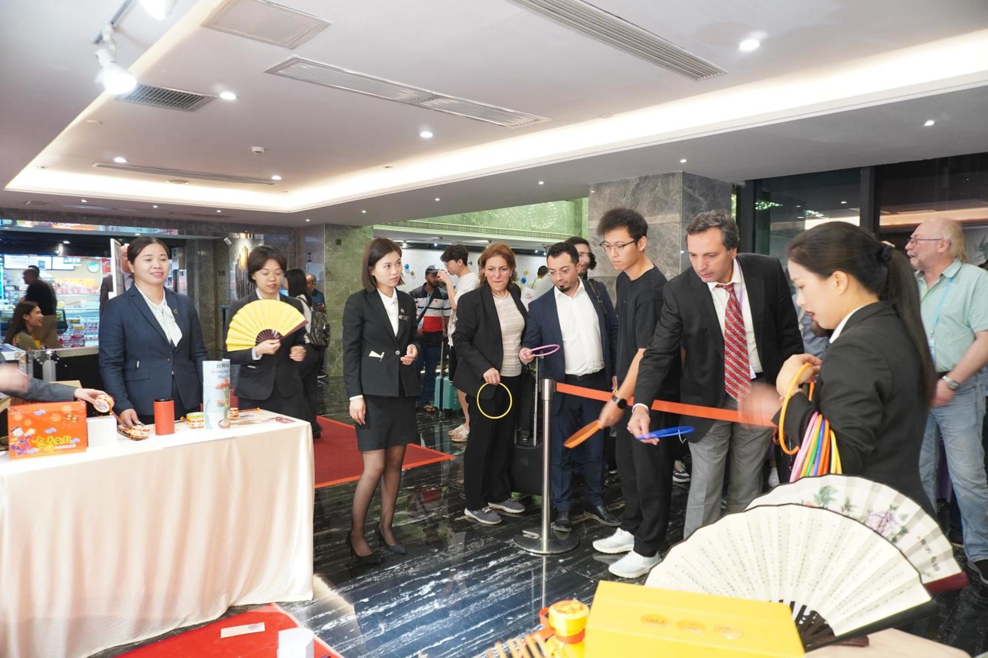 La Perle International Hotel - Free Shuttle Between Hotel And Exhibition Center During Canton Fair & Exhibitor Registration Counter Dış mekan fotoğraf