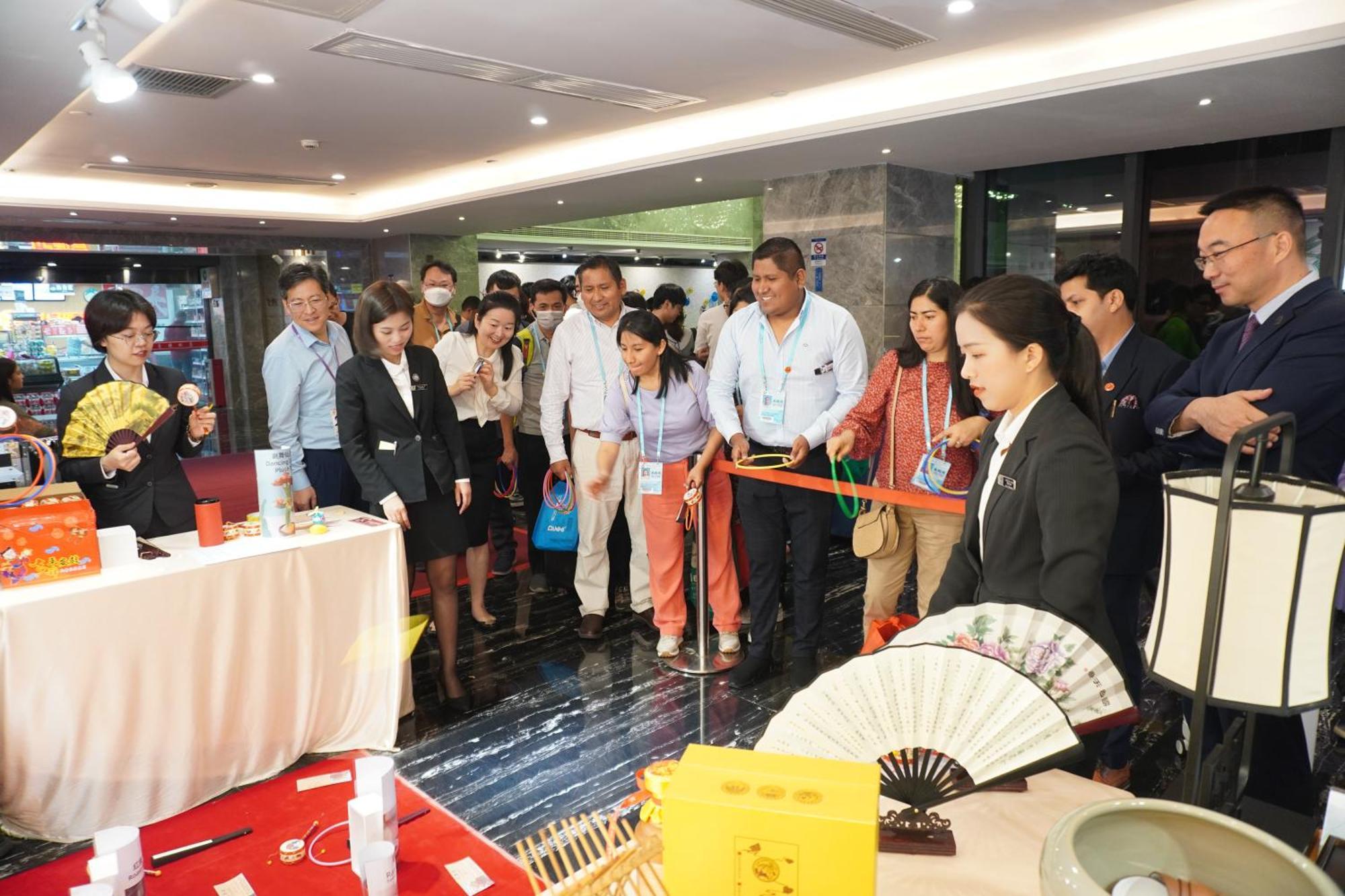 La Perle International Hotel - Free Shuttle Between Hotel And Exhibition Center During Canton Fair & Exhibitor Registration Counter Dış mekan fotoğraf